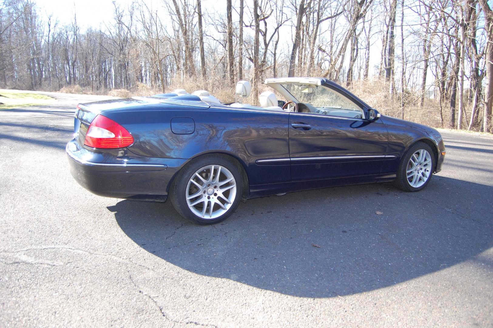 2009 Blue /Beige Mercedes-Benz CLK-Class (WDBTK56FX9T) with an 3.5 Liter engine, Automatic transmission, located at 6528 Lower York Road, New Hope, PA, 18938, (215) 862-9555, 40.358707, -74.977882 - 2009 Mercedes-Benz CLK 350 Convertible, low mileage, clean condition inside and out. 3.5 Liter V6 engine, automatic transmission, tilt wheel, cruise control, wood trim, 3 Master keys, dual heated power seats, windows, mirrors, central locking system, 19 " Alloy wheels, 4 good all season tires, AM/F - Photo#13